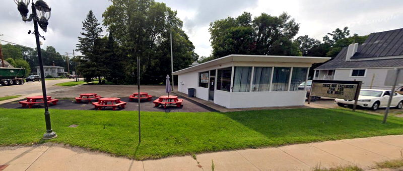 Dairy Isle - Schoolcraft - 104 E Eliza St (newer photo)